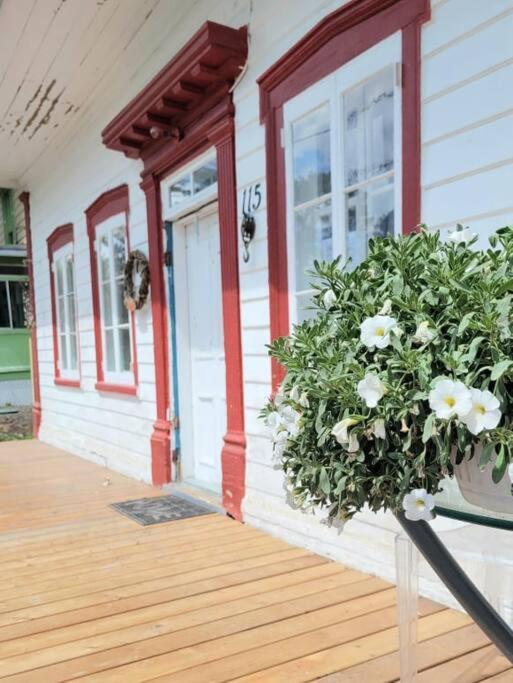 Om Chalet 1 Avec Spa Face Au Fleuve Saint-Jean Dış mekan fotoğraf