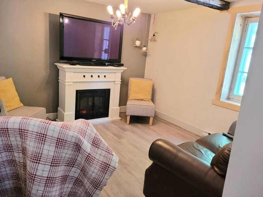 Om Chalet 1 Avec Spa Face Au Fleuve Saint-Jean Dış mekan fotoğraf